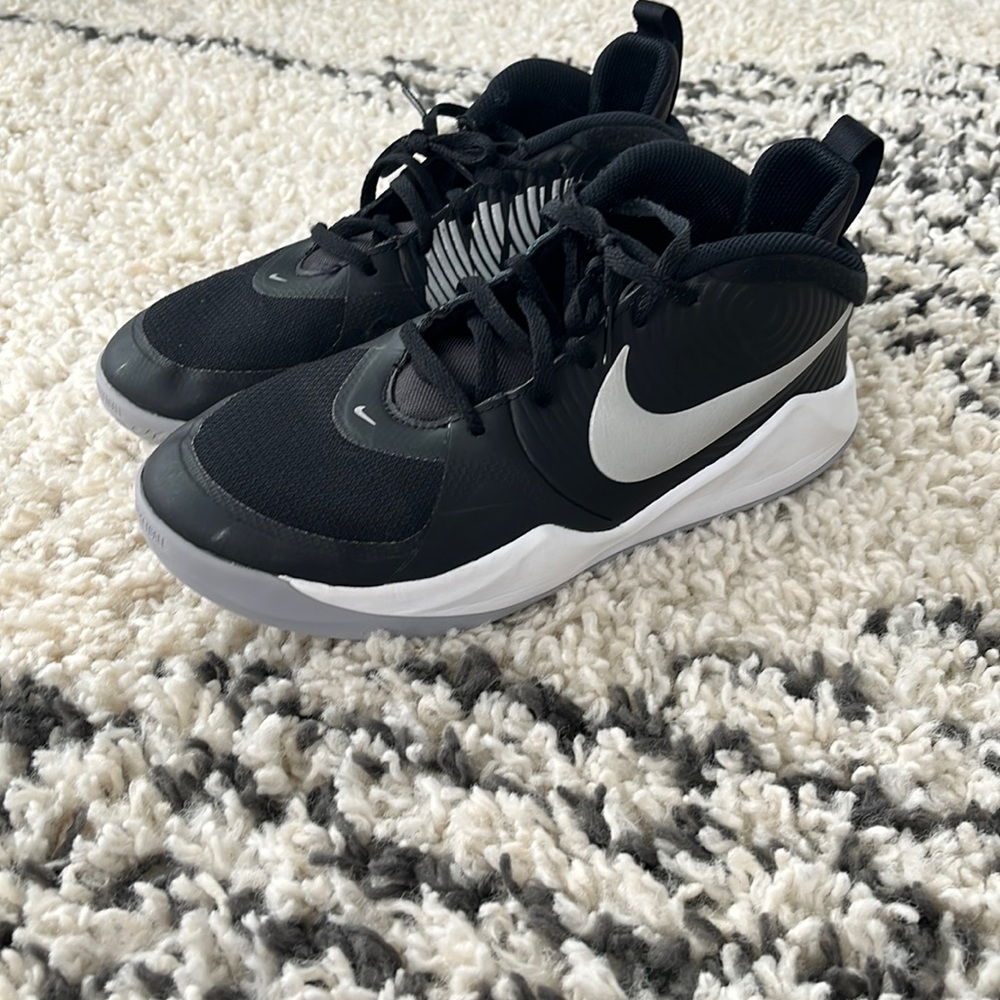Nike TEAMHUSTLE basketball shoes